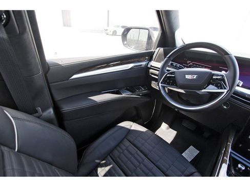 New 2026 Cadillac Escalade ESV Platinum Sport w/ LPO, ONYX Package image 8