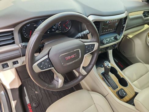 Used 2019 GMC Acadia Denali w/ Technology Package FWD image 10