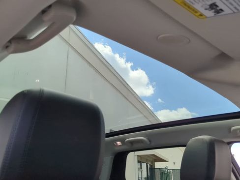 Used 2025 Land Rover Discovery Sport S image 20