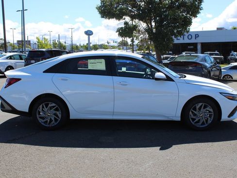 New 2026 Hyundai Elantra Hybrid FWD image 6