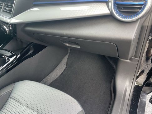 Used 2025 Chevrolet Trax LT w/ Driver Confidence Package image 32