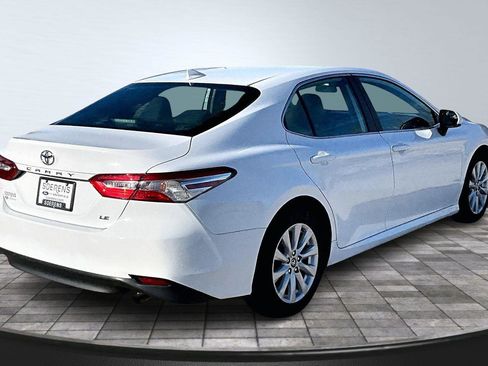 Used 2020 Toyota Camry LE image 5