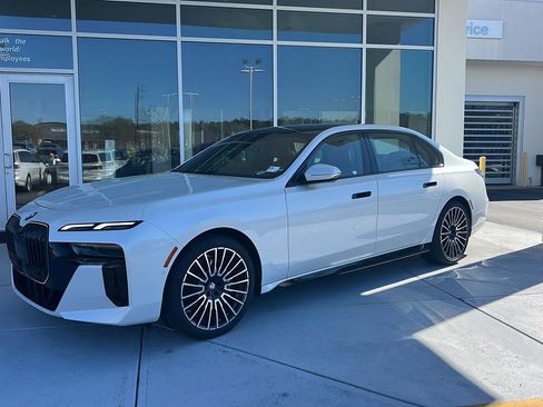 New 2026 BMW 740i xDrive AWD/4WD image 2