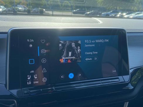 Used 2025 Volkswagen Atlas Cross Sport SE FWD image 29