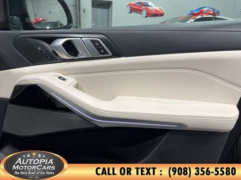 Used 2020 BMW X5 M50i AWD/4WD image 17