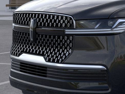 New 2025 Lincoln Navigator Reserve image 17