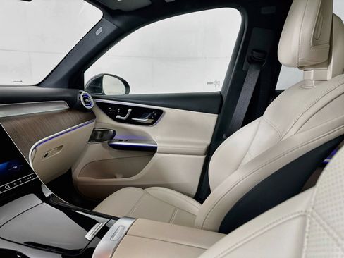 Used 2026 Mercedes-Benz GLC 300 image 26