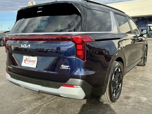 Used 2025 Kia Carnival EX image 19