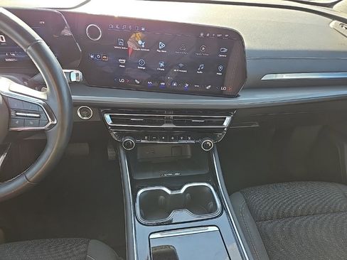 Used 2024 Chevrolet Traverse LT image 26