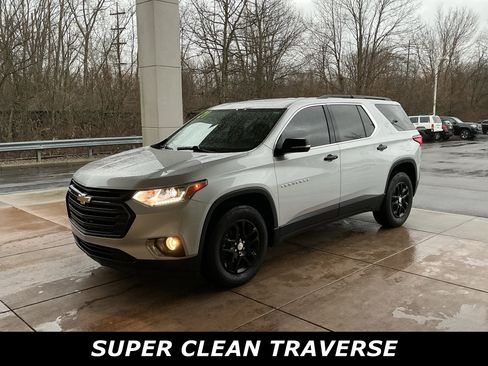 Used 2021 Chevrolet Traverse LT image 3