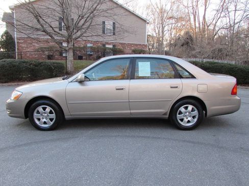 Used 2002 Toyota Avalon XL image 2