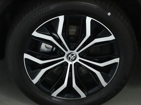 Certified 2025 Toyota Crown Signia AWD/4WD image 34