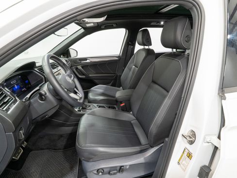 Used 2023 Volkswagen Tiguan SE R-Line image 15