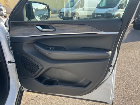 New 2026 Jeep Grand Cherokee Laredo image 10