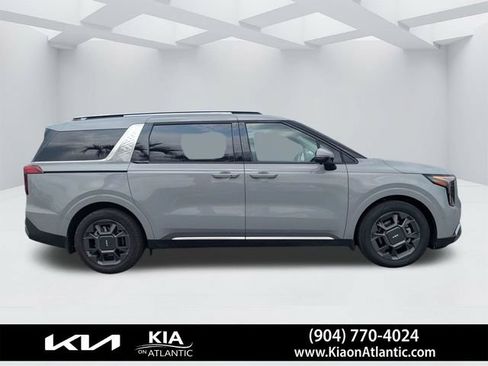 Used 2025 Kia Carnival SX FWD image 2