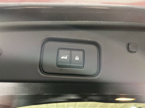 Used 2025 Nissan Pathfinder SL image 15