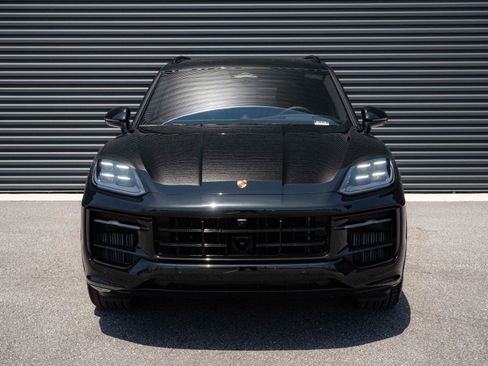 Certified 2026 Porsche Cayenne GTS AWD/4WD image 37