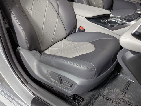 Used 2019 Toyota Camry XLE w/ Navigation Package image 32