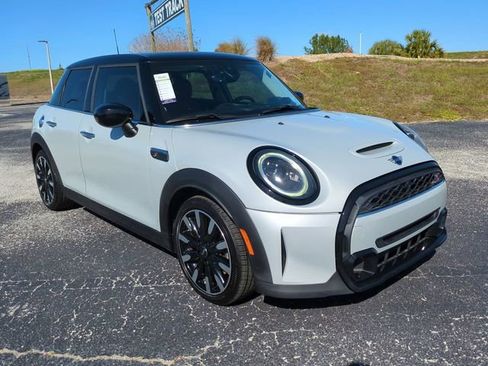 Used 2022 MINI Cooper S image 2