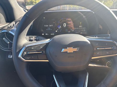 Used 2025 Chevrolet Equinox LT image 32