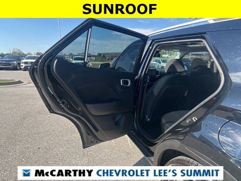Used 2024 Hyundai Venue SEL image 30