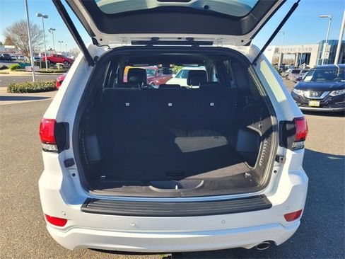 Used 2022 Jeep Grand Cherokee Laredo X image 11