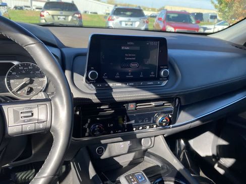 Used 2021 Nissan Rogue SV w/ Premium Package image 26