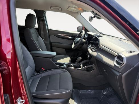 Used 2025 Chevrolet TrailBlazer LT AWD/4WD image 19