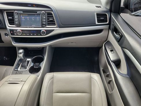 Used 2019 Toyota Highlander XLE image 13