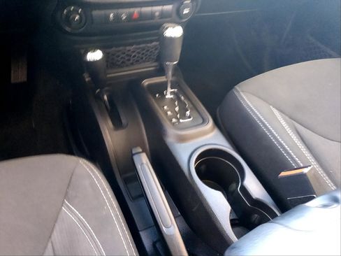 Used 2016 Jeep Wrangler Unlimited Sahara image 19