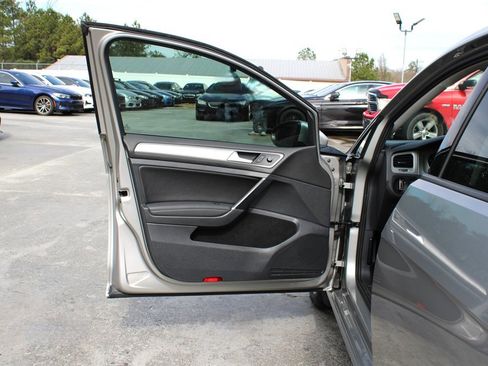 Used 2015 Volkswagen Golf TDI S image 25