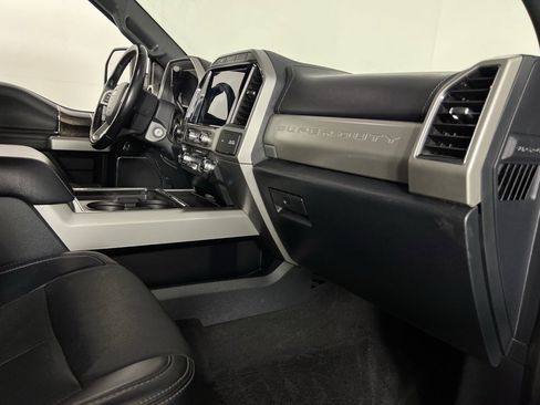 Used 2022 Ford F250 Lariat w/ Chrome Package image 32