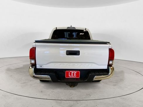 Used 2018 Toyota Tacoma SR5 image 4