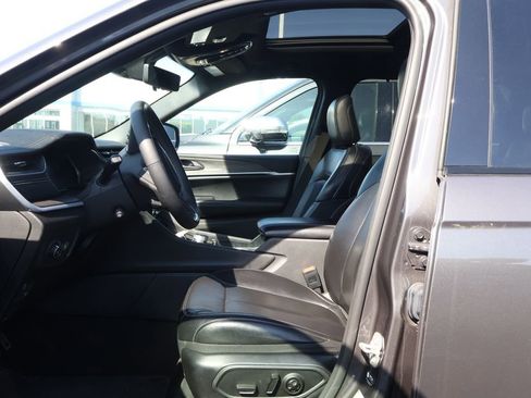 Used 2024 Jeep Grand Cherokee L Limited w/ Luxury Tech Group II AWD/4WD image 10