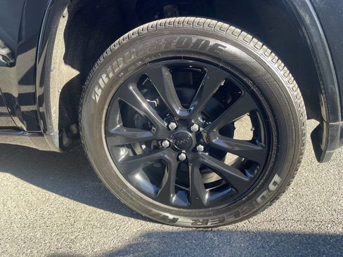 Used 2018 Jeep Grand Cherokee Altitude image 15