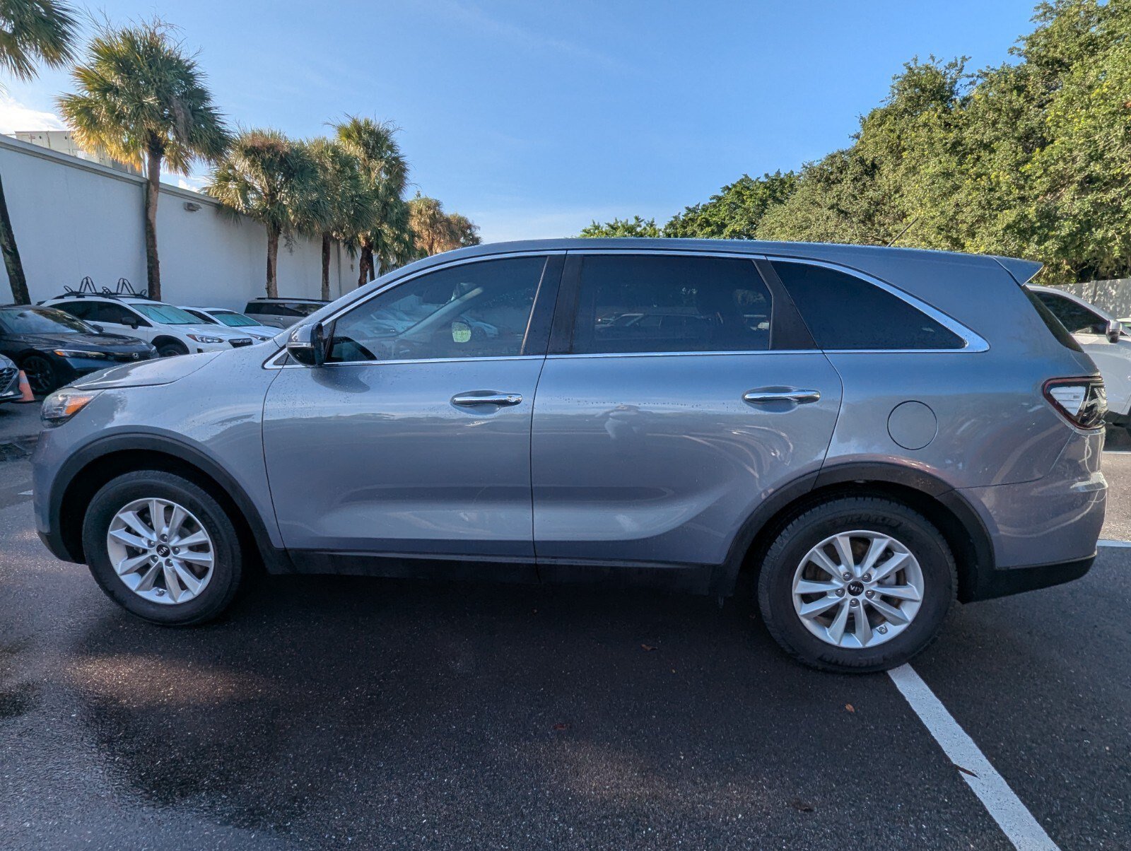 Used 2020 Kia Sorento LX FWD image 4