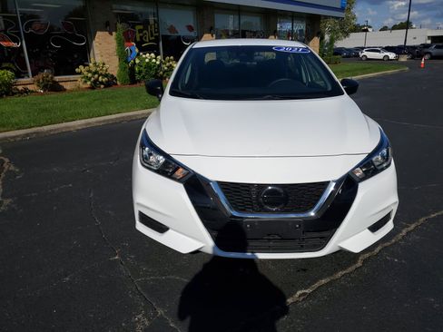Used 2021 Nissan Versa S image 3