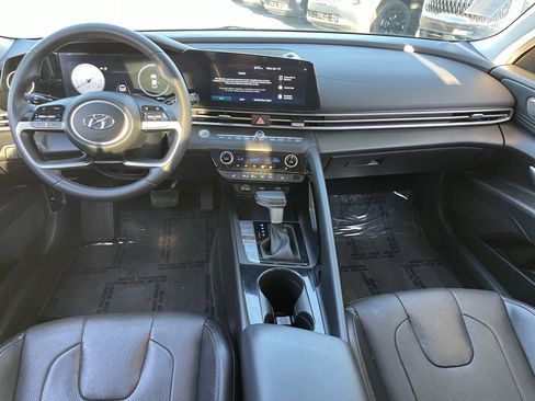 Used 2023 Hyundai Elantra Limited FWD image 17