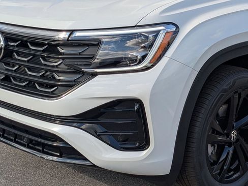 New 2026 Volkswagen Atlas Cross Sport SEL R-Line image 9
