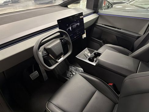 Used 2025 Tesla Cybertruck AWD Crew Cab image 39