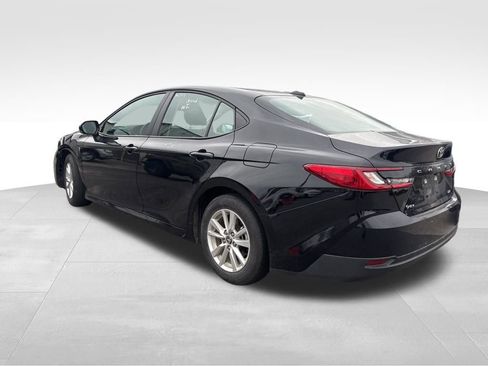 Used 2025 Toyota Camry LE image 15