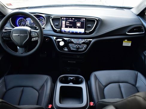 New 2026 Chrysler Pacifica Select image 29