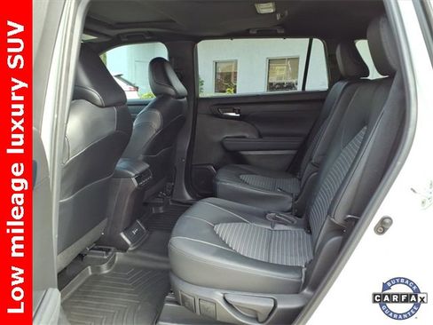 Used 2022 Toyota Highlander XSE image 17