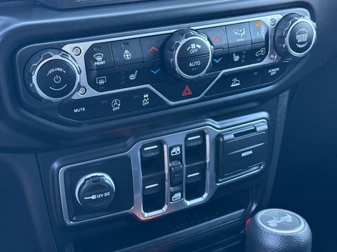 Used 2023 Jeep Wrangler Sahara w/ Cold Weather Group image 23