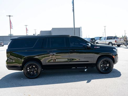 Used 2023 Chevrolet Suburban Z71 w/ Luxury Package AWD/4WD image 11