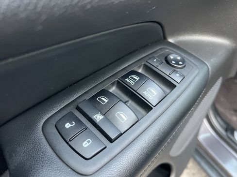 Used 2018 Jeep Grand Cherokee Limited image 12