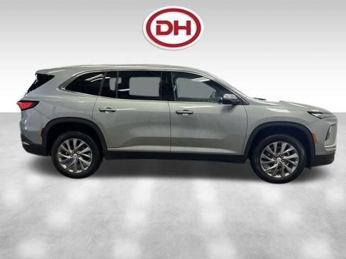 Used 2025 Buick Enclave Preferred AWD/4WD image 2