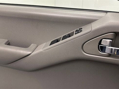 Used 2014 Nissan Frontier SV w/ SV Value Truck Package image 15