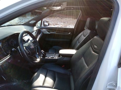 Used 2023 Cadillac XT6 Sport w/ Technology Package image 10