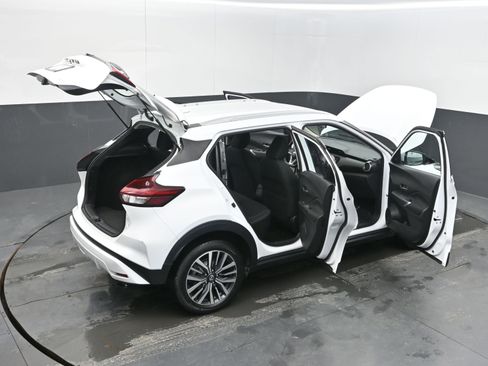 Used 2021 Nissan Kicks SV image 40